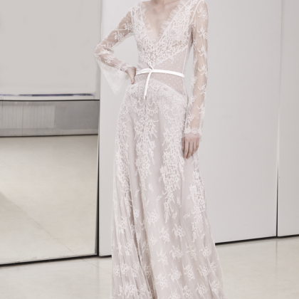 Hochzeitskleid Olivia: Maßgenschneidertes Brautkleid von Otilia Brailoiu