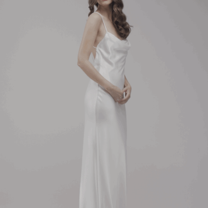 Maßgeschneidertes Brautkleid: Minimalistisches Design von Otilia Brailoiu