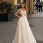 Brautkleid maßgeschneidert online: Raffaela von Ricca Sposa