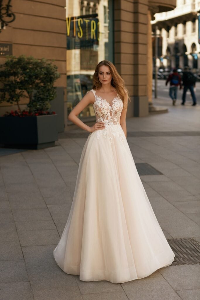 Brautkleid maßgeschneidert online: Raffaela von Ricca Sposa