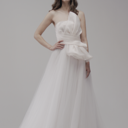 Oriana von Otilia Brailoiu - Maßgeschneidertes Brautkleid