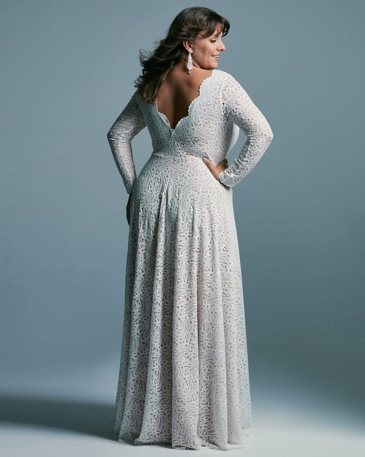 Daria: Maßgeschneidertes Plus Size Brautkleid von Marta Trojanowska: