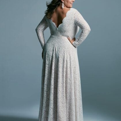 Daria: Maßgeschneidertes Plus Size Brautkleid von Marta Trojanowska: