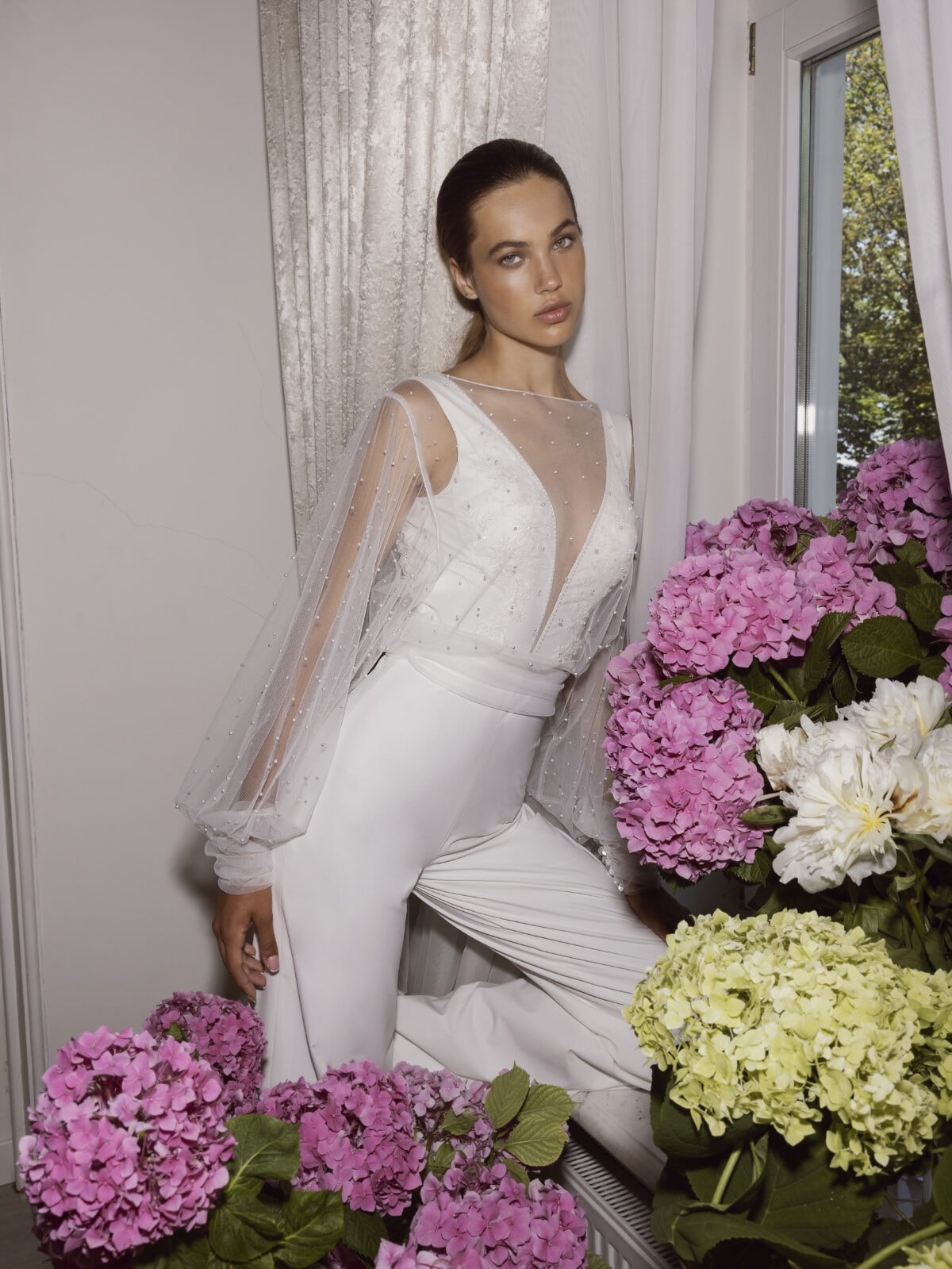 Maßgeschneiderter Hosenanzug für die Hochzeit: Ginerva von Weddjsta