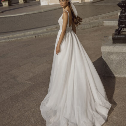 Laura von Ricca Sposa: Elegantes maßgeschneidertes Hochzeitskleid