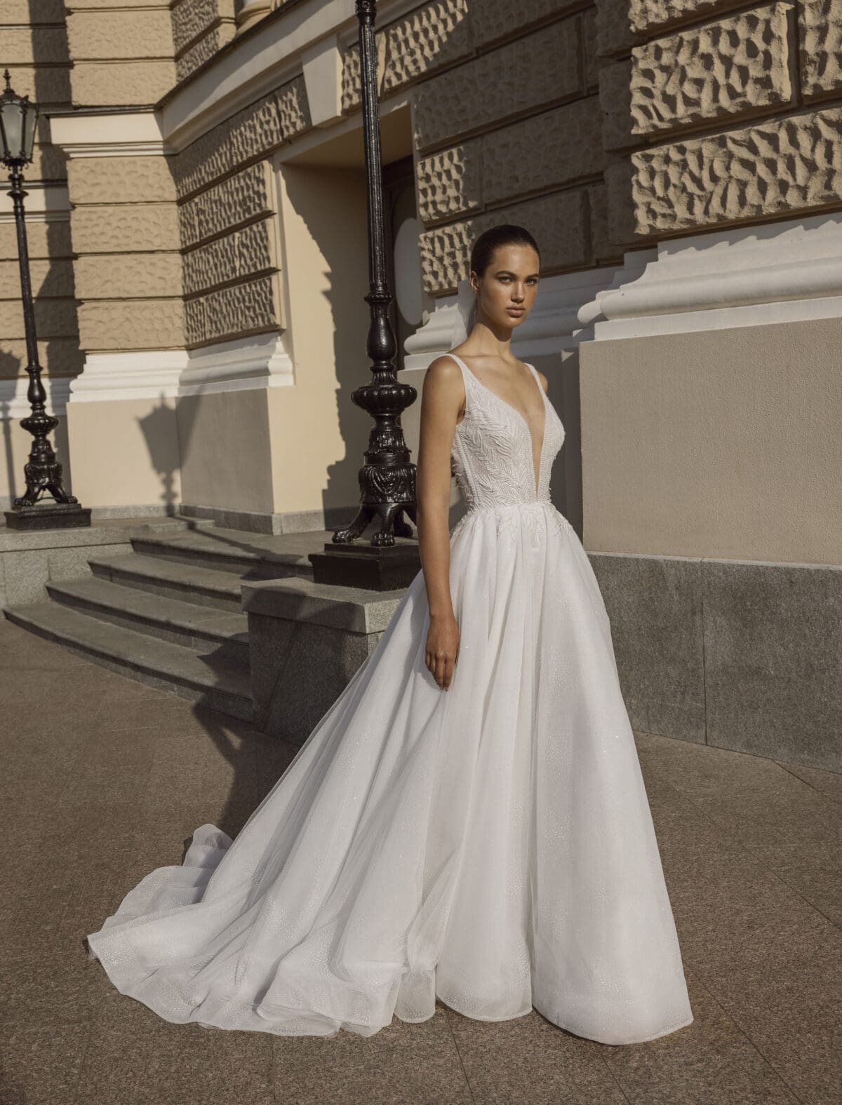 Laura von Ricca Sposa: Elegantes maßgeschneidertes Hochzeitskleid