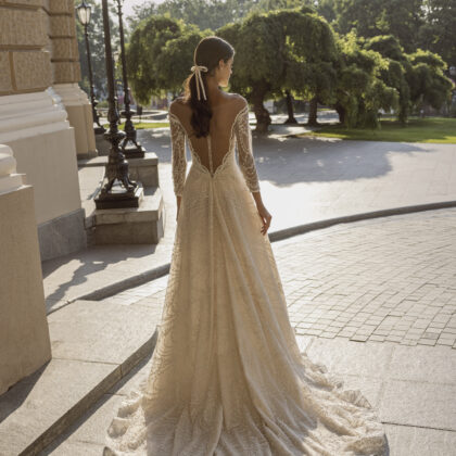 Langärmeliges Brautkleid Mona von Ricca Sposa: Maßgeschneidert von Weddista